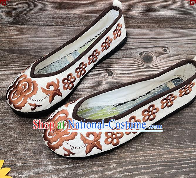 Handmade China Beige Embroidered Shoes National Woman Strong Cloth Shoes Yunnan Ethnic Folk Dance Shoes