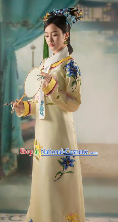 China Qing Dynasty Imperial Consort Embroidered Yellow Dress Traditional Historical Clothing Ancient Court Woman Garment Costumes