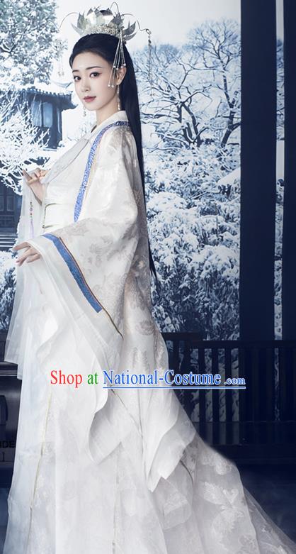 China Traditional Qin Dynasty Court Beauty Historical Clothing Ancient Imperial Consort White Hanfu Dress Garments and Headpieces