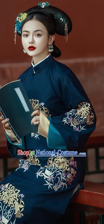 China Qing Dynasty Imperial Consort Historical Clothing Ancient Manchu Woman Navy Dress Traditional Court Garments and Headpieces