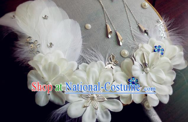 Handmade Chinese Bride Prop Fan Traditional Hanfu Silk Fan Wedding White Feather Palace Fan