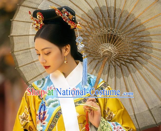 China Ancient Imperial Consort Yellow Dress Traditional Historical Clothing Qing Dynasty Manchu Woman Embroidered Garment Costume