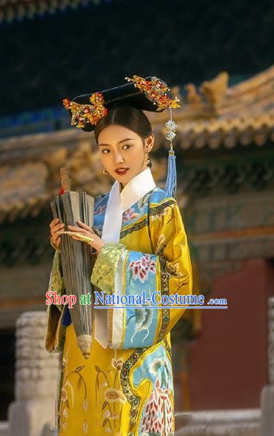 China Ancient Imperial Consort Yellow Dress Traditional Historical Clothing Qing Dynasty Manchu Woman Embroidered Garment Costume