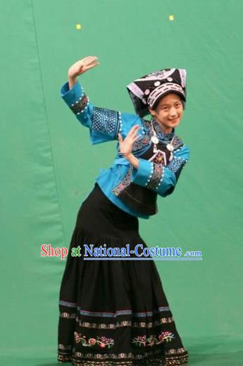 Chinese Ethnic Stage Performance Outfits Guizhou Nationality Clothing Woman Festival Dance Garments Bouyei Minority Folk Dance Dress