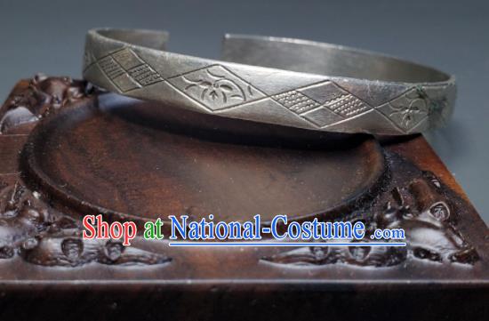 China Ancient Imperial Consort Bracelet Traditional Silver Carving Wristlet Accessories Handmade Qing Dynasty Bangle Jewelry