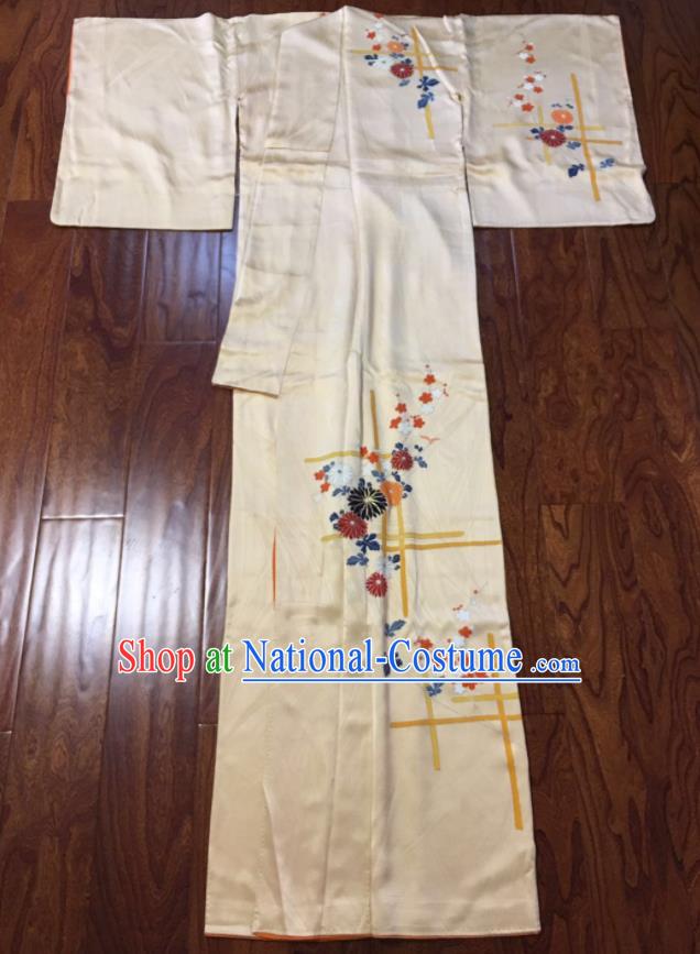 Japan Young Woman Garment Costume Traditional Beige Silk Yukata Dress Classical Chrysanthemum Pattern Tsukesage Kimono Clothing