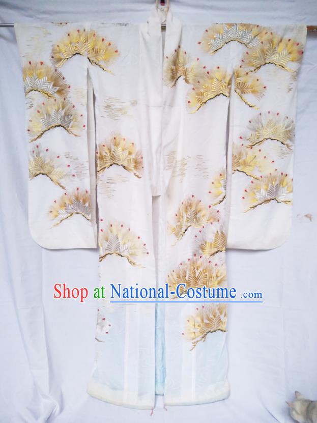 Japan Wedding Embroidered Garment Costume Traditional White Silk Yukata Dress Classical Pine Pattern Uchikake Kimono Clothing