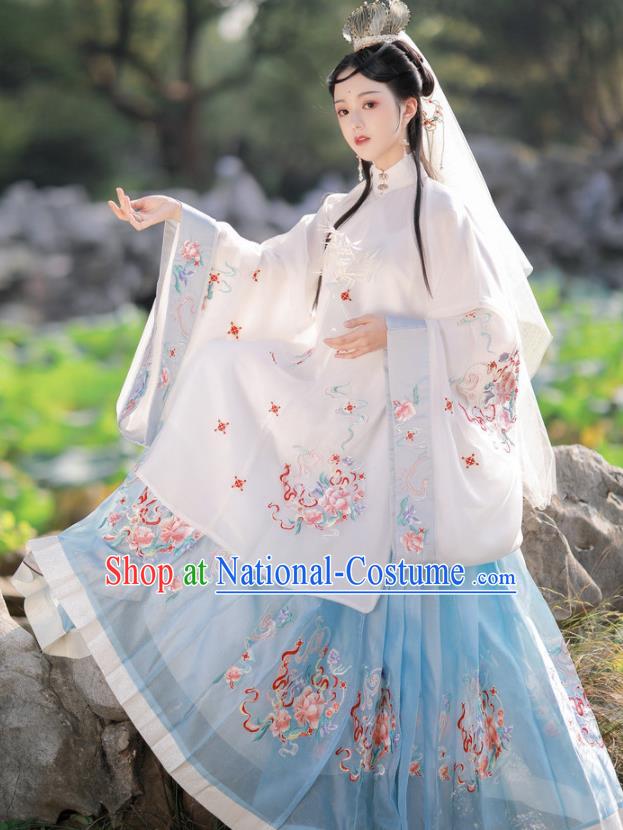 China Traditional Ming Dynasty Historical Clothing Ancient Nobility Beauty Garment Costumes Court Princess Hanfu Dresses