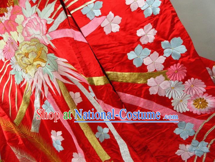 Japanese Traditional Court Empress Garment Costume Wedding Bride Red Silk Yukata Dress Classical Embroidered Pattern Uchikake Kimono Clothing