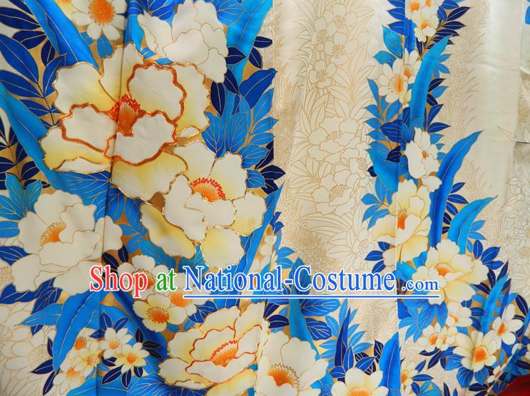 Japanese Court Woman Garment Costume Classical Peony Pattern Light Golden Silk Yukata Dress Traditional Wedding Furisode Kimono Clothing