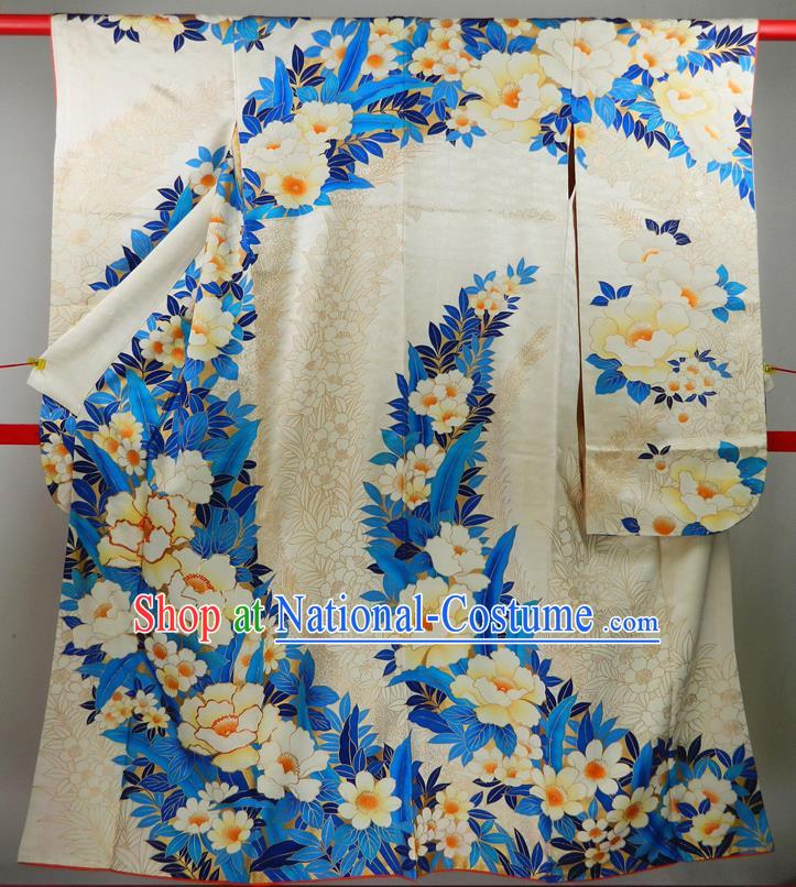 Japanese Court Woman Garment Costume Classical Peony Pattern Light Golden Silk Yukata Dress Traditional Wedding Furisode Kimono Clothing