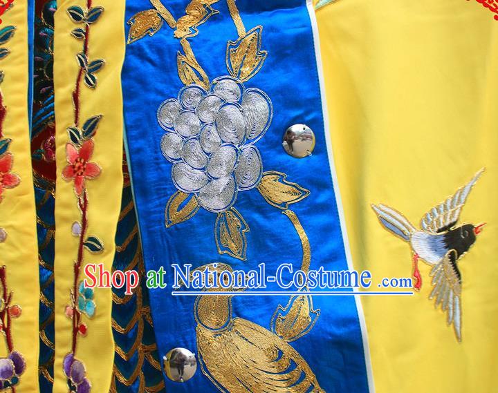 China Ancient Palace Beauty Mantle Clothing Beijing Opera Hua Tan Embroidered Yellow Cloak Traditional Opera Imperial Concubine Garment Costume