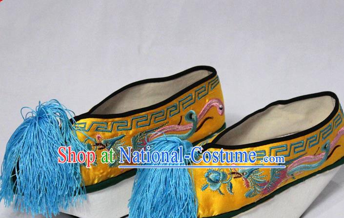 Chinese Traditional Opera Empress Shoes Beijing Opera Hua Tan Shoes Peking Opera Queen Embroidered Yellow Satin Shoes