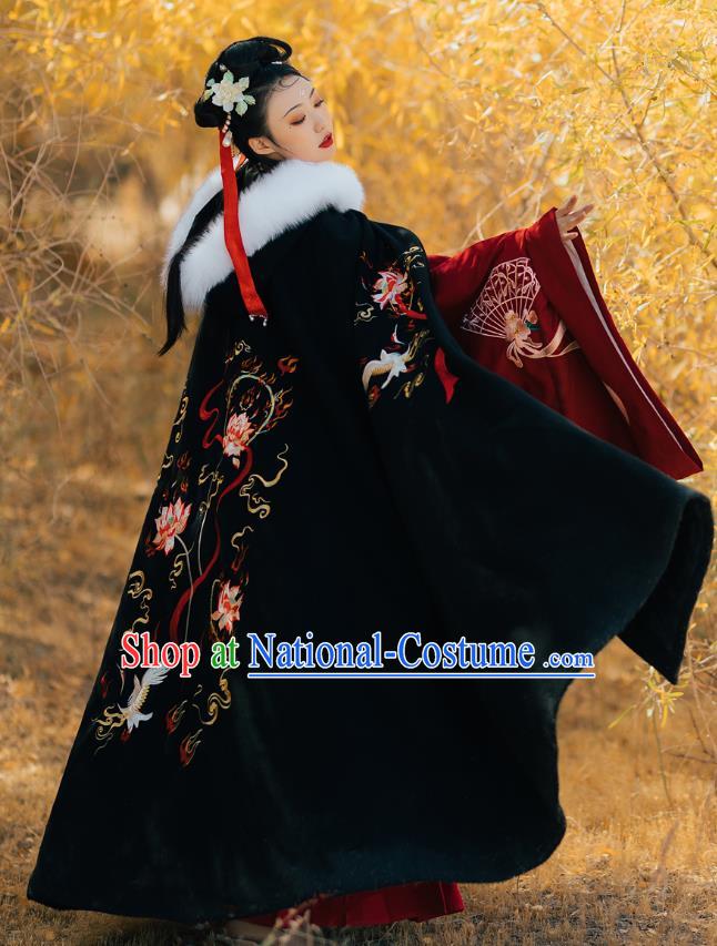 China Traditional Hanfu Embroidered Black Cape Ancient Palace Lady Cloak Costume Ming Dynasty Princess Mantle