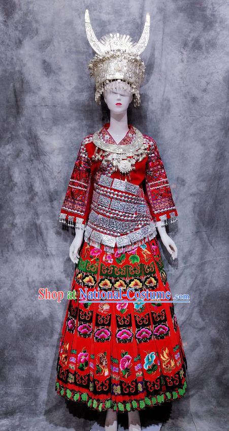 Red Miao Costume Ethnic Minority Costume March Three