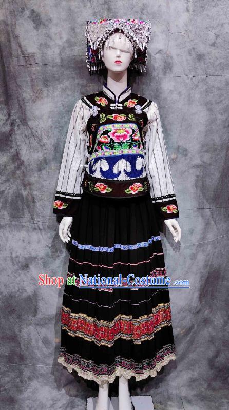 Clothes Of The Buyi Nationality 56 Ethnic Minorities Dress Up On Catwalks And Perform Costumes