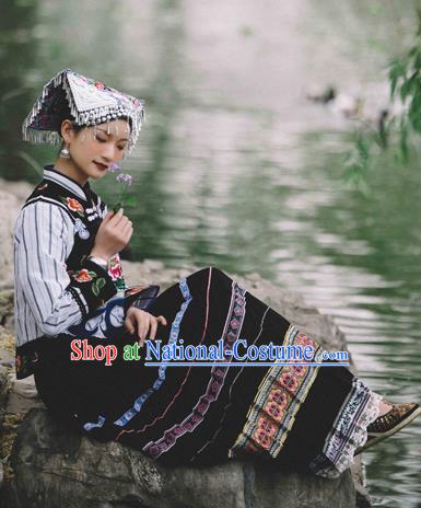 Clothes Of The Buyi Nationality 56 Ethnic Minorities Dress Up On Catwalks And Perform Costumes