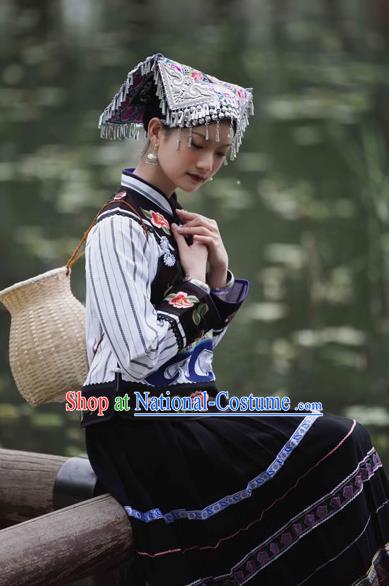 Clothes Of The Buyi Nationality 56 Ethnic Minorities Dress Up On Catwalks And Perform Costumes