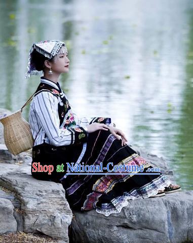 Clothes Of The Buyi Nationality 56 Ethnic Minorities Dress Up On Catwalks And Perform Costumes