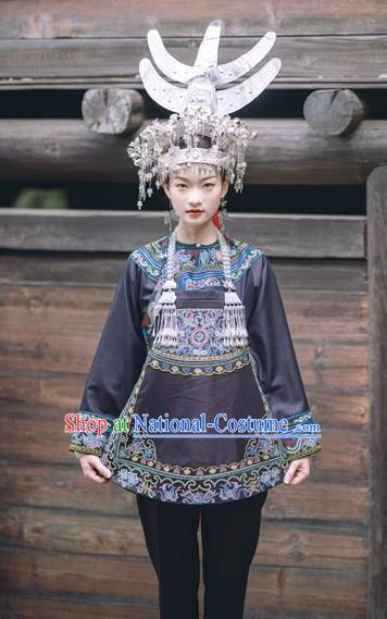 Yunnan Ethnic Minorities Dress Up In Aquarium Costumes And National Style Costumes