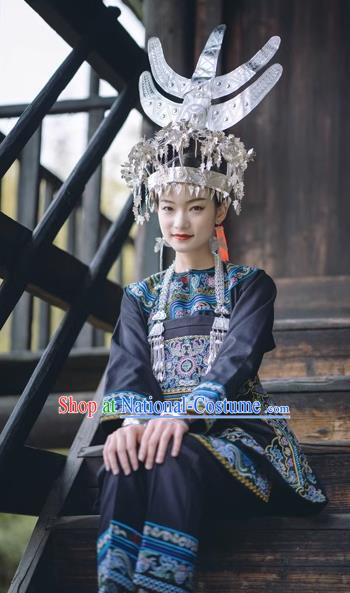 Yunnan Ethnic Minorities Dress Up In Aquarium Costumes And National Style Costumes