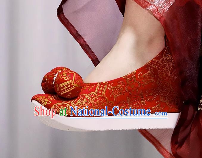 Red Hanfu Shoes Women Original Ancient Style Inner Heightening Round Toe Soft Soled Shoes Ming System Horse Face Climbing Cloud Shoes