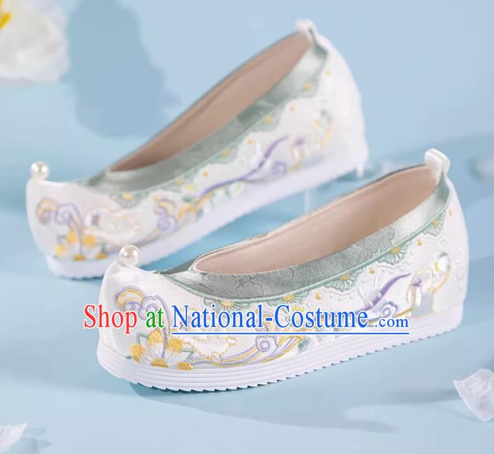 China Traditional Hanfu Shoes Handmade White Embroidered Shoes Ming Dynasty Princess Pearls Shoes