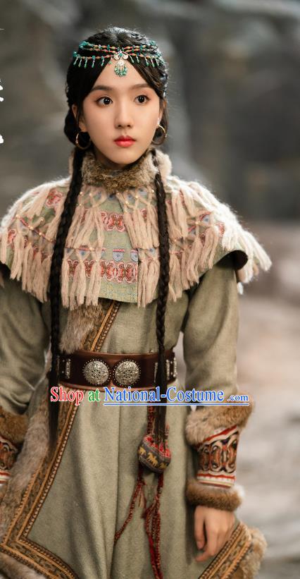 China Ancient Ethnic Lady Garment Costumes Mystery Drama Young Blood Swordswoman Pei Jing Clothing and Hair Jewelries Complete Set