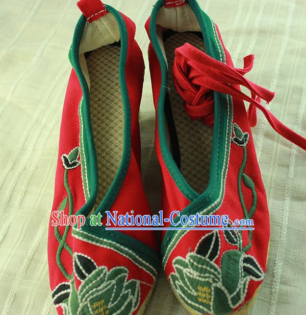 Ancient Chinese Embroidered Fabric Shoes