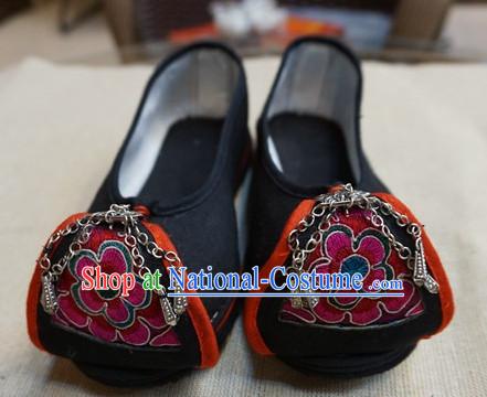 Chinese Tradiitonal Handmade Fabric Shoes