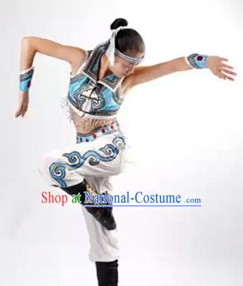 China Traditional Mongolian Dancewear and Headwear for Women