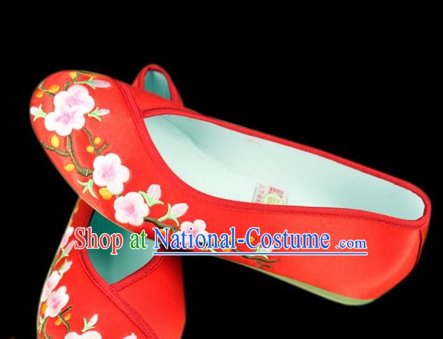 Traditional Chinese Embroidered Shoes