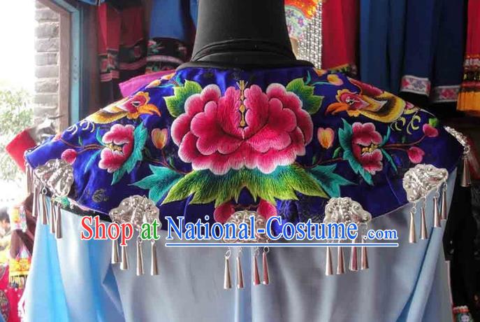 Traditional Chinese Miao Nationality Necklace, Hmong Folk Wedding Embroidery Cloud Shoulder Shawl, Phoenix Coronet And Robes Capelet, Chinese Minority Nationality Jewelry Accessories for Women