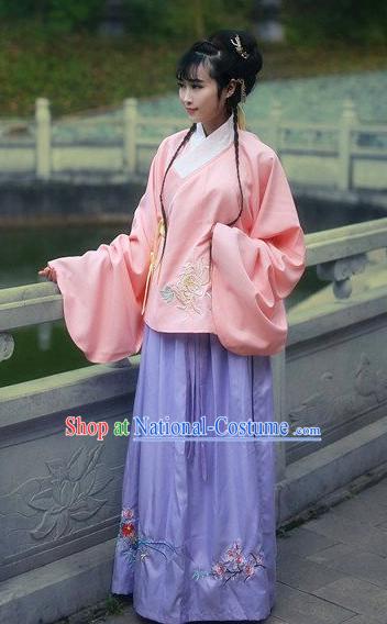 Ancient Chinese Ming Dynasty Clothing for Women