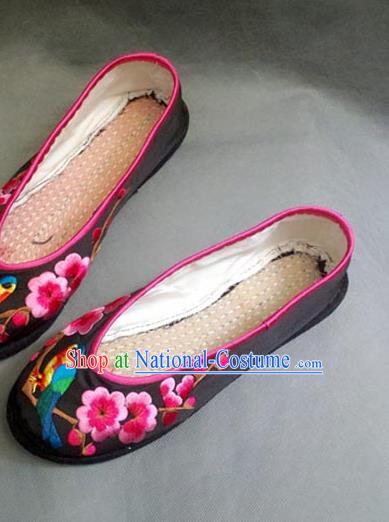 Traditional Chinese National Black Silk Shoes Embroidered Shoes, China Handmade Shoes Hanfu Embroidery Wintersweet Shoes for Women