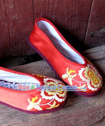 Traditional Chinese National Red Silk Shoes Embroidered Shoes, China Handmade Shoes Hanfu Embroidery Peony Shoes for Women