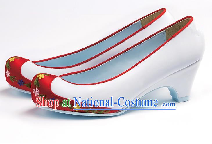 Traditional Korean National Wedding Red Head Embroidered Shoes, Asian Korean Hanbok Bride Embroidery Satin High-heeled Shoes for Women