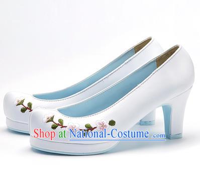 Traditional Korean National Wedding Embroidered Shoes, Asian Korean Hanbok Embroidery White Satin Bride High-heeled Shoes for Women