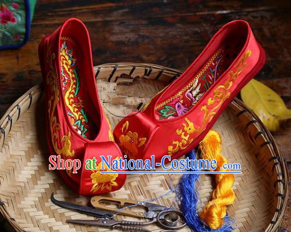 Asian Chinese Traditional Shoes Red Wedding Embroidered Shoes, China Peking Opera Hand Embroidery Shoe Hanfu Princess Shoes for Women