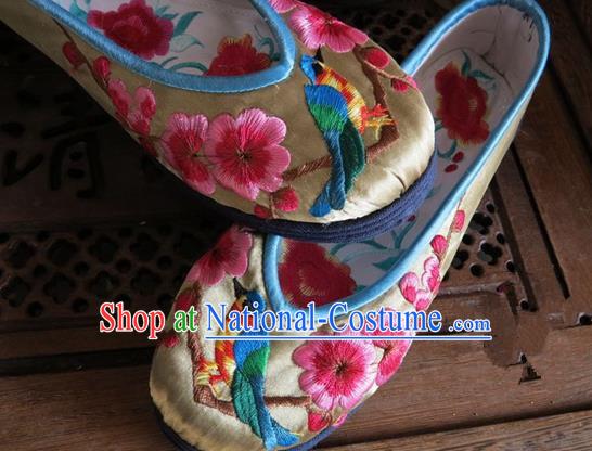 Asian Chinese Traditional Shoes Wedding Golden Embroidered Shoes, China Peking Opera Hand Embroidery Wintersweet Shoe Hanfu Princess Shoes for Women