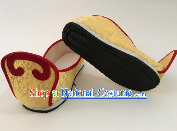 Traditional Chinese Ancient Han Dynasty Princess Embroidered Yellow Blood Stained Shoes, China Handmade Hanfu Embroidery Shoes for Women