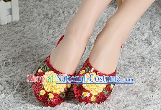 Traditional Chinese Shoes, China Handmade Linen Embroidered Beads Sequins Flowers Red Slippers, Ancient Princess Satin Cloth Shoes for Women