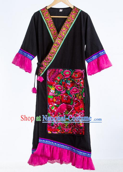 Traditional Chinese National Costume Coat, Elegant Hanfu China Miao Nationality Embroidered Black Cardigan for Women