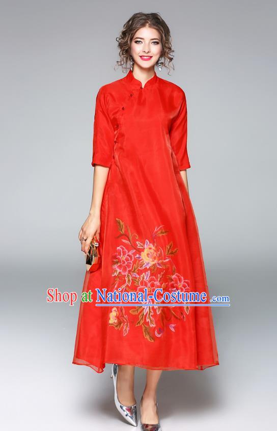 Asian Chinese Oriental Costumes Red Cheongsam, Traditional China National Embroidery Chirpaur Dress for Women