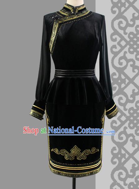 Traditional Chinese Mongol Nationality Dance Costume Wedding Black Velvet Cheongsam, Chinese Mongolian Minority Nationality Bride Mongolian Robe Embroidery Costume for Women