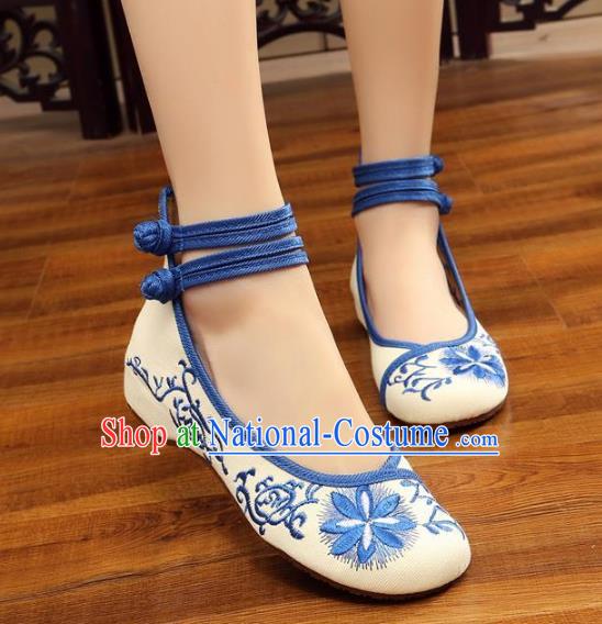 Traditional Chinese National Hanfu White Embroidered Shoes, China Princess Embroidery Flowers Shoes for Women