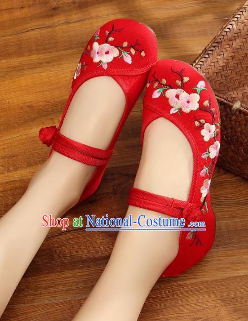 Traditional Chinese National Hanfu Red Embroidered Shoes, China Princess Embroidery Wintersweet Shoes for Women