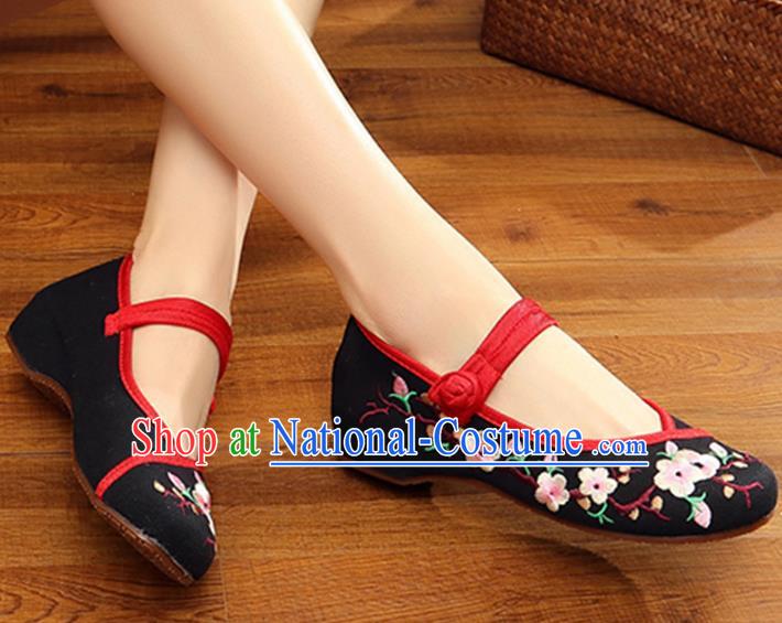 Traditional Chinese National Hanfu Black Embroidered Shoes, China Princess Embroidery Wintersweet Shoes for Women