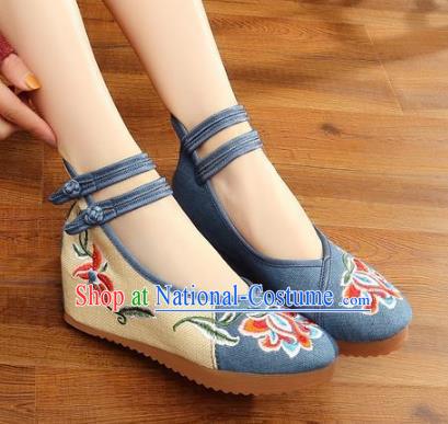 Traditional Chinese National Hanfu Wedding Blue Embroidered Shoes, China Princess Embroidery Peony Shoes for Women