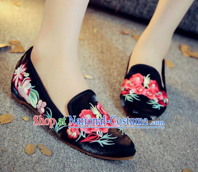 Traditional Chinese National Hanfu Embroidery Wintersweet Shoes, China Princess Black Embroidered Shoes for Women